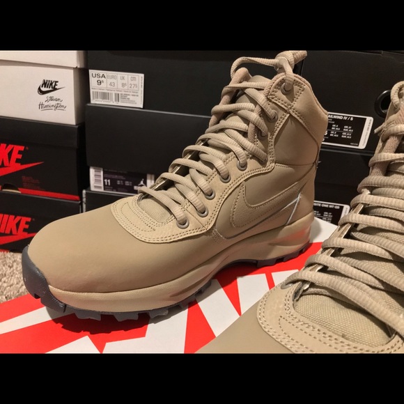 nike manoadome khaki